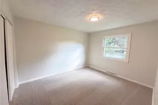 1065 Easton Dr, Akron, OH 44310 - Photo 4