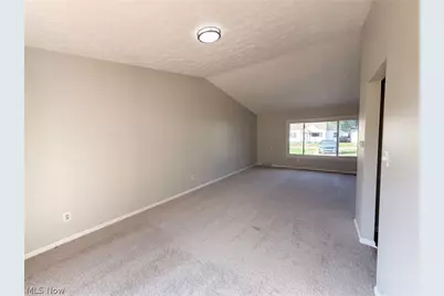 1065 Easton Drive, Akron, OH 44310 - Photo 6