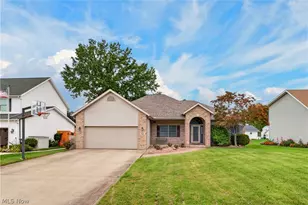 612 Bayberry Rd, Lorain, OH 44053 - Photo 2