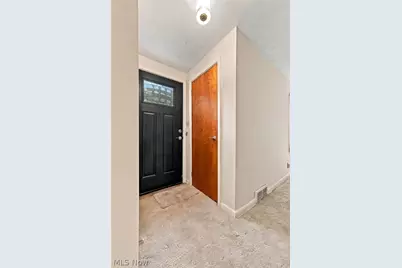 12930 Edison Street NE, Alliance, OH 44601 - Photo 6