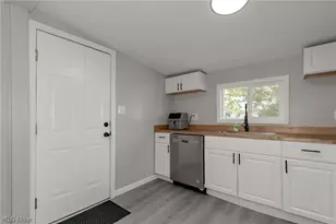 246 Courtland Blvd, Eastlake, OH 44095 - Photo 8