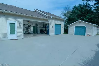 6433 Oberlin Road, Amherst, OH 44001 - Photo 6