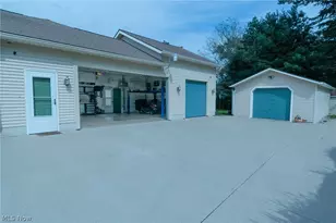 6433 Oberlin Rd, Amherst, OH 44001 - Photo 6