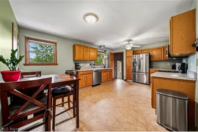 8625 Ravenna Road, Chardon, OH 44024 - Photo 16