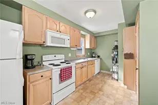 29808 Robert St, Wickliffe, OH 44092 - Photo 8