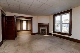 113 E 4th St, Uhrichsville, OH 44683 - Photo 6