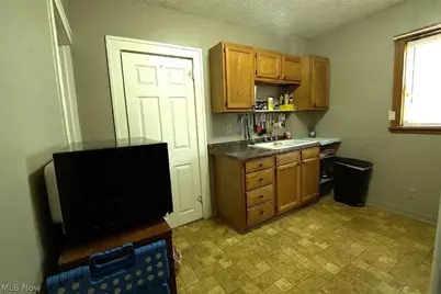 303 Van Street, Barberton, OH 44203 - Photo 8