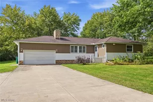 18328 Haskins Rd, Chagrin Falls, OH 44023 - Photo 2