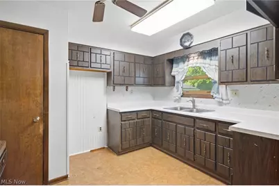 18328 Haskins Road, Chagrin Falls, OH 44023 - Photo 12