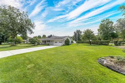 6117 Yorktown Road, Lorain, OH 44053 - Photo 2