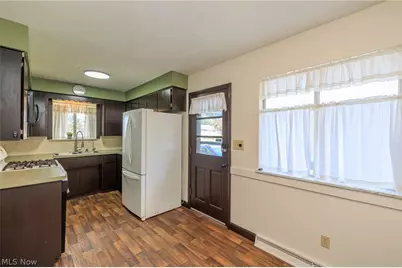 358 Washington Avenue, Barberton, OH 44203 - Photo 6