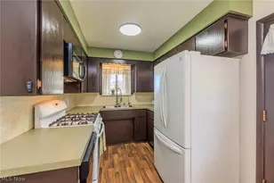 358 Washington Ave, Barberton, OH 44203 - Photo 4