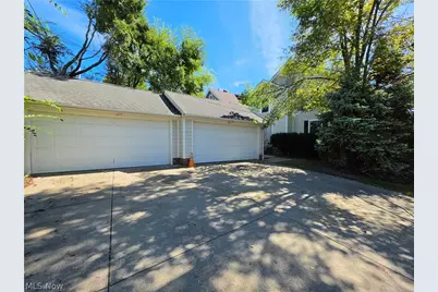 17409 Chagrin Boulevard, Huber Heights, OH 44120 - Photo 2