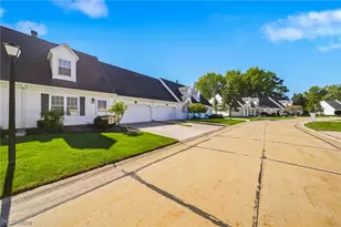 37620 Sturbridge Ln, Willoughby, OH 44094 - Photo 4
