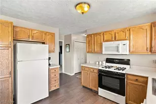 3704 N Viona Dr, Akron, OH 44319 - Photo 12