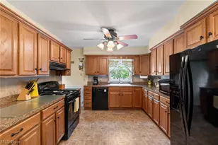 370 N Cleveland Ave, Mogadore, OH 44260 - Photo 12