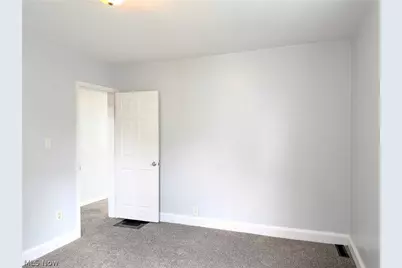 290 W Main Street, Alliance, OH 44601 - Photo 4