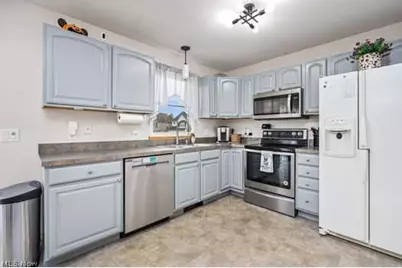 832 Queens Gate Way, Wadsworth, OH 44281 - Photo 6