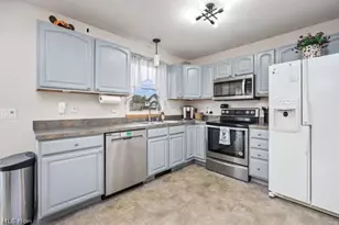 832 Queens Gate Way, Wadsworth, OH 44281 - Photo 6