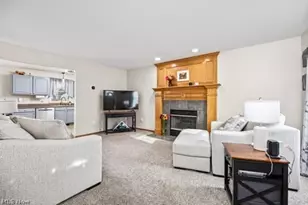 832 Queens Gate Way, Wadsworth, OH 44281 - Photo 4