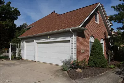 8766 Pointe Drive, Grandview Heights, OH 44147 - Photo 28