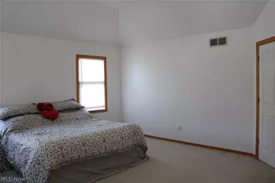 8766 Pointe Drive, Grandview Heights, OH 44147 - Photo 16