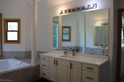 8766 Pointe Drive, Grandview Heights, OH 44147 - Photo 18