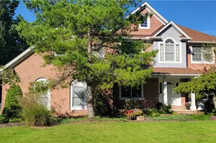 8766 Pointe Dr, Grandview Heights, OH 44147 - Photo 1