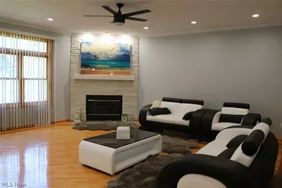 8766 Pointe Drive, Grandview Heights, OH 44147 - Photo 6