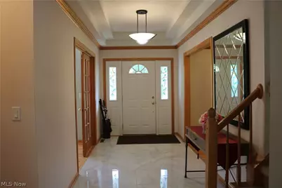 8766 Pointe Drive, Grandview Heights, OH 44147 - Photo 2