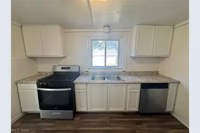 423 7th Street, Fairport Harbor, OH 44077 - Photo 2