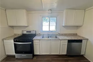 423 7th St, Fairport Harbor, OH 44077 - Photo 2
