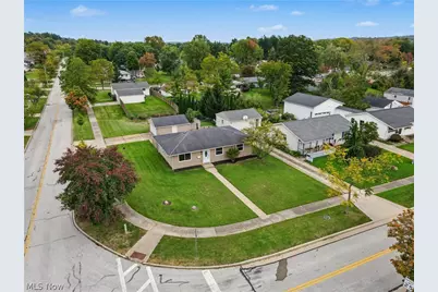 483 Myra Drive, Chardon, OH 44024 - Photo 2