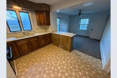 1547 Maple Avenue NE, Canton, OH 44705 - Photo 8