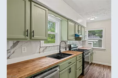 18104 Hiller Avenue, Loveland, OH 44119 - Photo 6