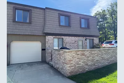 817 Tollis Parkway #8, Grandview Heights, OH 44147 - Photo 2