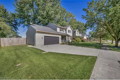 352 Carol Lane, Elyria, OH 44035 - Photo 2