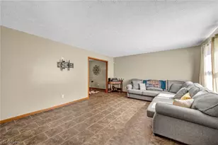 352 Carol Ln, Elyria, OH 44035 - Photo 16