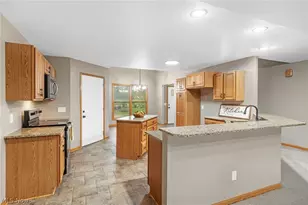 2427 Queensbury Rd, Alliance, OH 44601 - Photo 6