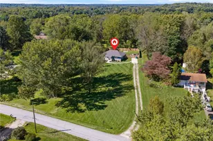 2160 Plymouth Dr, Uniontown, OH 44685 - Photo 2