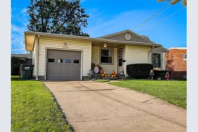 2620 Helen Place NW, Canton, OH 44708 - Photo 2