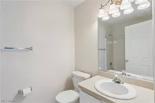 408 W Reserve Dr, Cuyahoga Falls, OH 44223 - Photo 24