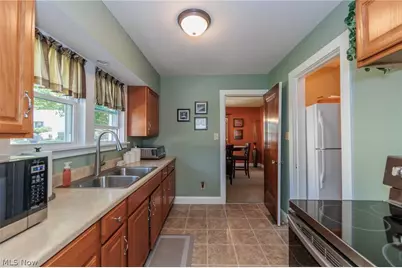 796 Graceland Avenue, Barberton, OH 44203 - Photo 16