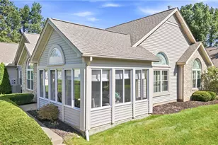 31 Parkside Cir, Canfield, OH 44406 - Photo 2