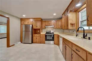 1184 Dawn Dr NE, New Philadelphia, OH 44663 - Photo 6