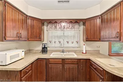 460 Rock Creek Run, Amherst, OH 44001 - Photo 16