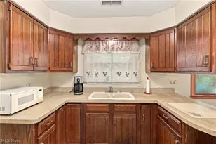460 Rock Creek Run, Amherst, OH 44001 - Photo 16