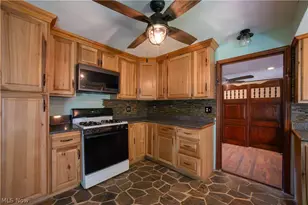 17 Parkview Dr, Conneaut, OH 44030 - Photo 6