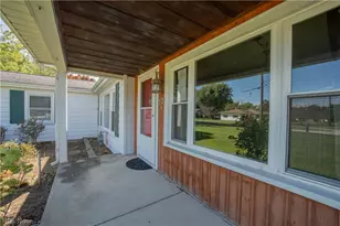 17 Parkview Dr, Conneaut, OH 44030 - Photo 2