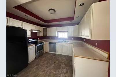 107 Elmwood Avenue, Barberton, OH 44203 - Photo 2